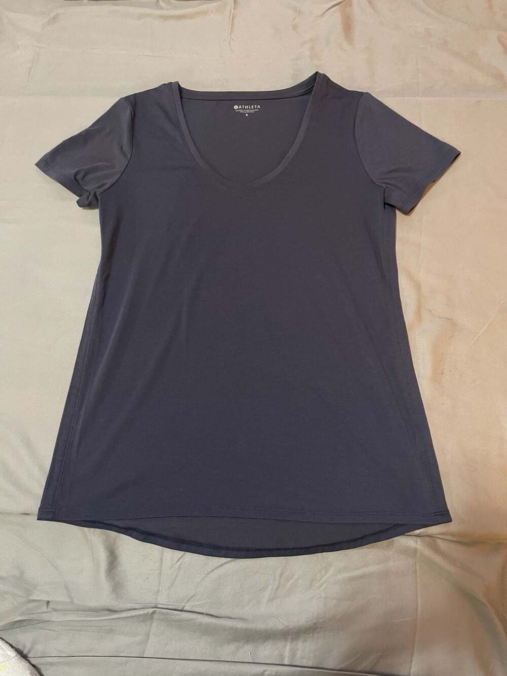 Athleta T-Shirt Size S Gray Short Sleeve Scoop Neck Tee
